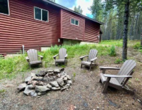 Yellowstone's Premier Hideaway! King Bed, Fire Pit, Dog & Wheelchair Friendly!