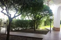 Beach House with Large Garden (Seaside Paradise Vasto) Hotel a