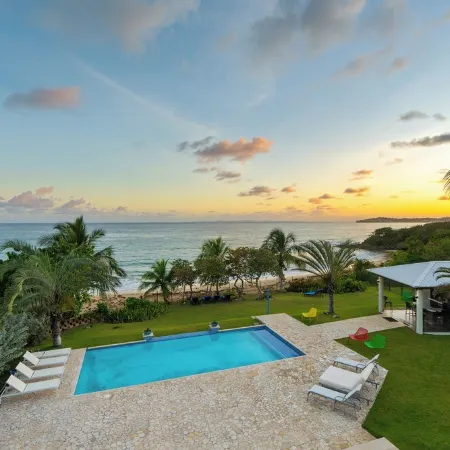 Beachfront Luxury Villa: 3BR, 3.5BA,Gazebo,Pool, Secluded Beach, Gated Community