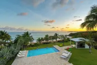 Beachfront Luxury Villa: 3BR, 3.5BA,Gazebo,Pool, Secluded Beach, Gated Community - de playa