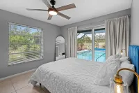 Quiet home near esplanade & tiger tail beach. heated pool & bikes