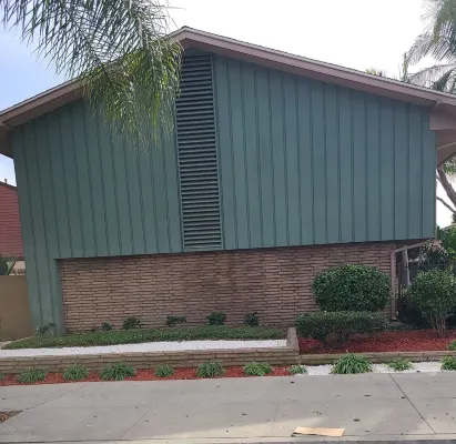 13.5 Miles to Disneyland! Family sized townhome in a quiet community.