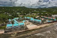 Perfect Beach Front Condo with Pool Hotels in 