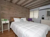 Classic Maine Cabin, Private Waterfront Easy Access to Nearby Amenities Hotels in Windham