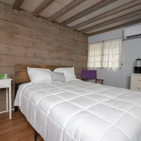 Classic Maine Cabin, Private Waterfront Easy Access to Nearby Amenities