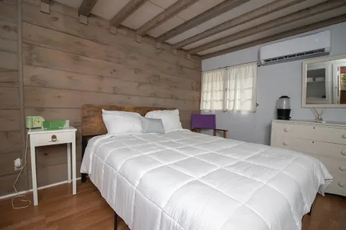 Classic Maine Cabin, Private Waterfront Easy Access to Nearby Amenities