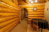 Ski village penthouse w/ hot tub & sauna, Hemlock Valley