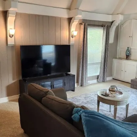Spacious Home with Pool Hot Tub and Arcade Games . Great Quiet and Safe Location