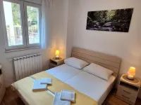 Villa Gudelj, 30m from the beach, air-conditioned, kayaks, bicycles, heated pool Hotels in Milna