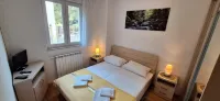 Villa Gudelj, 30m from the beach, air-conditioned, kayaks, bicycles, heated pool