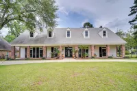 Stunning Baton Rouge Home w/ Pool: Near LSU!