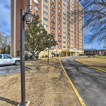 Ideally Located Studio w/ Off-street Parking!