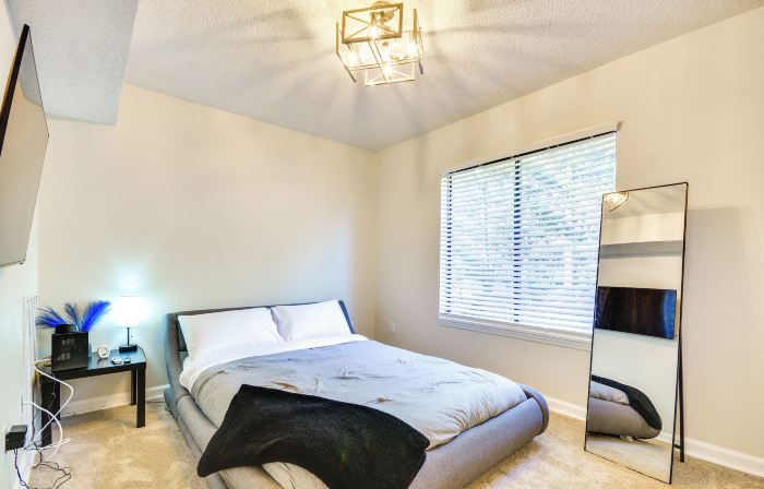 15 Mi to Greensboro: Archdale Condo w/ Fireplace
