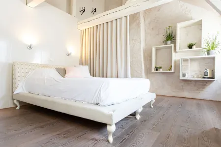 Chambreplus Kriski Отели рядом с достопримечательностью «Мост Святого Михаила»