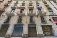 Hostal Operaramblas - Guest houses