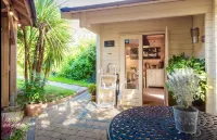Duck Lodge B&B with Hot Tub