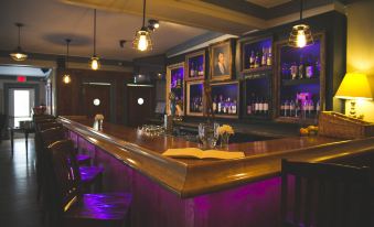 Lanes Privateer Inn