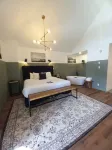 Waterton Glacier Suites Hotels in Waterton