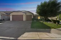 Charming Pet-friendly Getaway In Sunny Beaumont 4 Bedroom Home Hotels in Beaumont