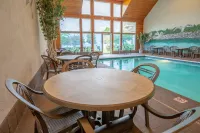 Westwood Shores Waterfront Resort - Beach