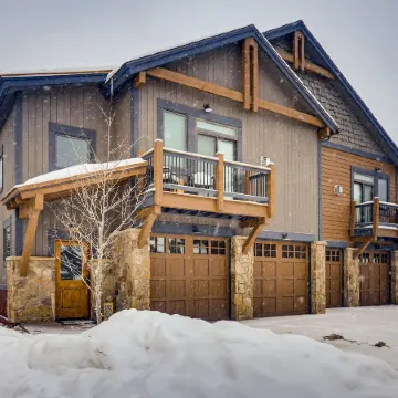 New Luxury 3Bdr Townhome/Stunning Decor, Mountain Views 3 Bedroom Townhouse by RedAwning