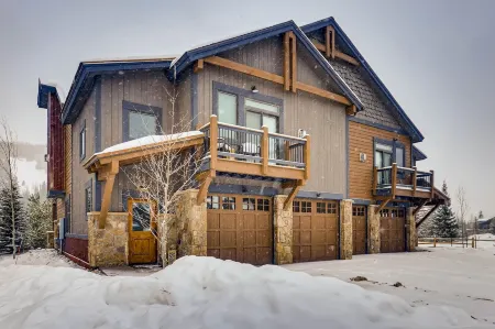 New Luxury 3Bdr Townhome/Stunning Decor, Mountain Views 3 Bedroom Townhouse by RedAwning