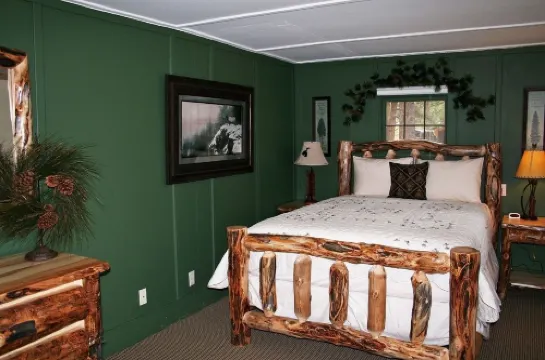 Charming Cabin, Next to National Park 3 Bedroom Cabin - #20-Ncd0297