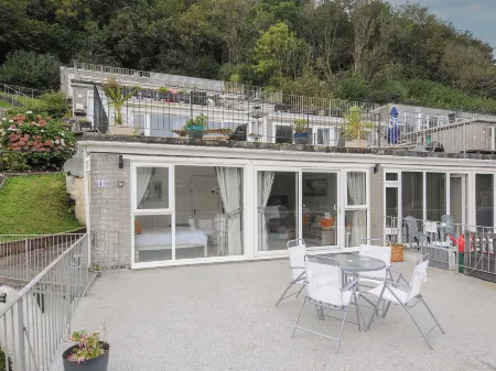 Shells Cottage Отели в г. East Looe