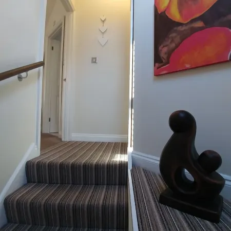 The Bath House Apartments - Free 1st Breakfast - Free Parking