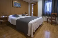 Iraipe Izaga Hostal فنادق في Noain