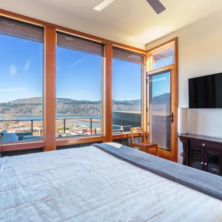 Columbia River Gorge View Four Condo