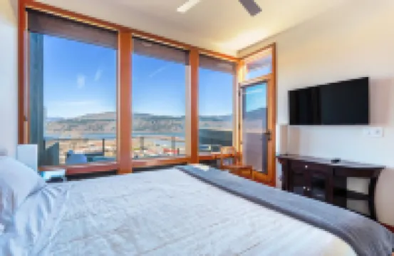 Columbia River Gorge View Four Condo