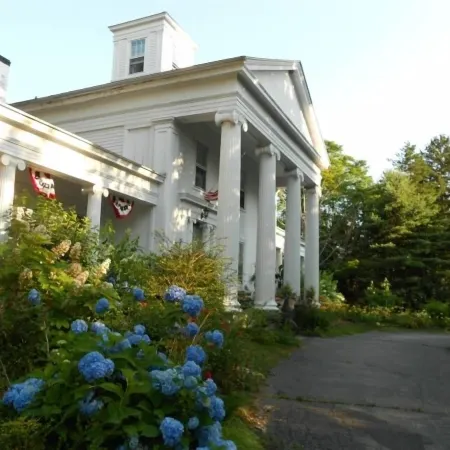 House of 1833 Bed and Breakfast