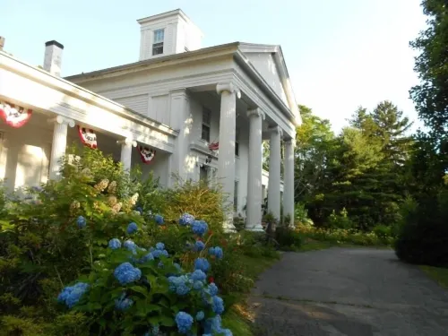 House of 1833 Bed and Breakfast - 3-Star