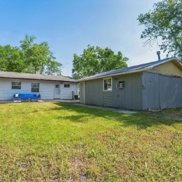 Charming Contemporary Family Home 3 Bedroom Home by RedAwning