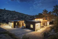A Little Tish - Secluded Stargazers Getaway 2 Bedroom Home by RedAwning Hotels in Pioneertown