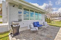 Waterfront Portsmouth Cottage: 8 Mi. From Newport! - Kylpylä