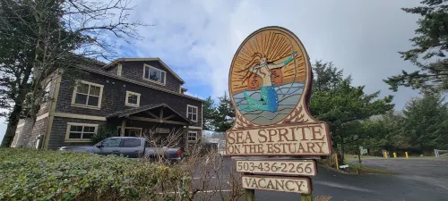 Sea Sprite on the Estuary Hotels in Arch Cape