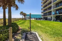 604 Peaceful View by Atlantic Towers Hotel di Carolina Beach