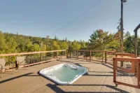 Waterfront Mariposa Vacation Rental w/ Hot Tub - Homestays