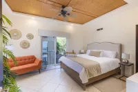 Luxury 2BR/2.5BA Condo in Tamarindo two blocks from the ocean w pool & elevator