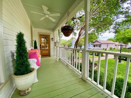 1883 Boutique Bungalow