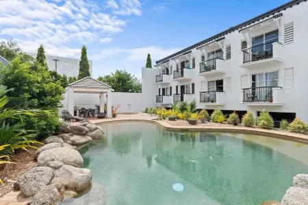 Villa Vaucluse Apartments Отели рядом с достопримечательностью «Кэрнс Эспланаде Лагун»