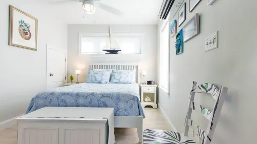 Cozy Cape Cod Cottage - Private Pool & Beaches - Dennis Port, MA