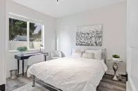 New Modern Townhome- downtown Coeur d'Alene-minutes to waterfront, dining, shops Hotels near JCPenney