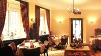 Hotel Zur Post Hotels in Riol