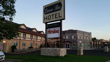 Queen Bee Hotel Отели рядом с достопримечательностью «Университет Брендона»