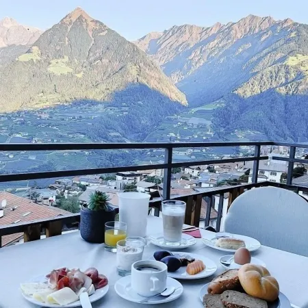 Schenna Garni Eden Bed & Breakfast
