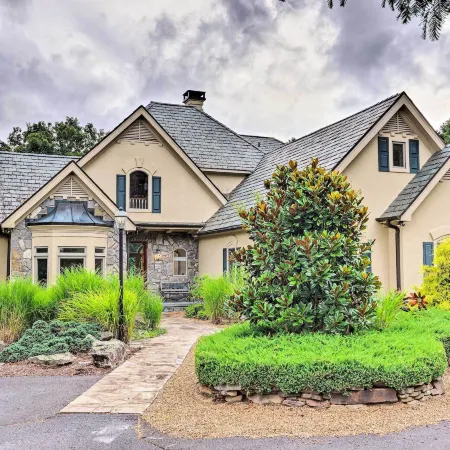 Spacious Elk Mountain Sanctuary w/ Deck & Views!