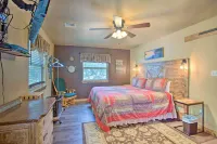 Kingston Home w/ Pickleball: Steps to Lake Texoma! - 3 estrellas